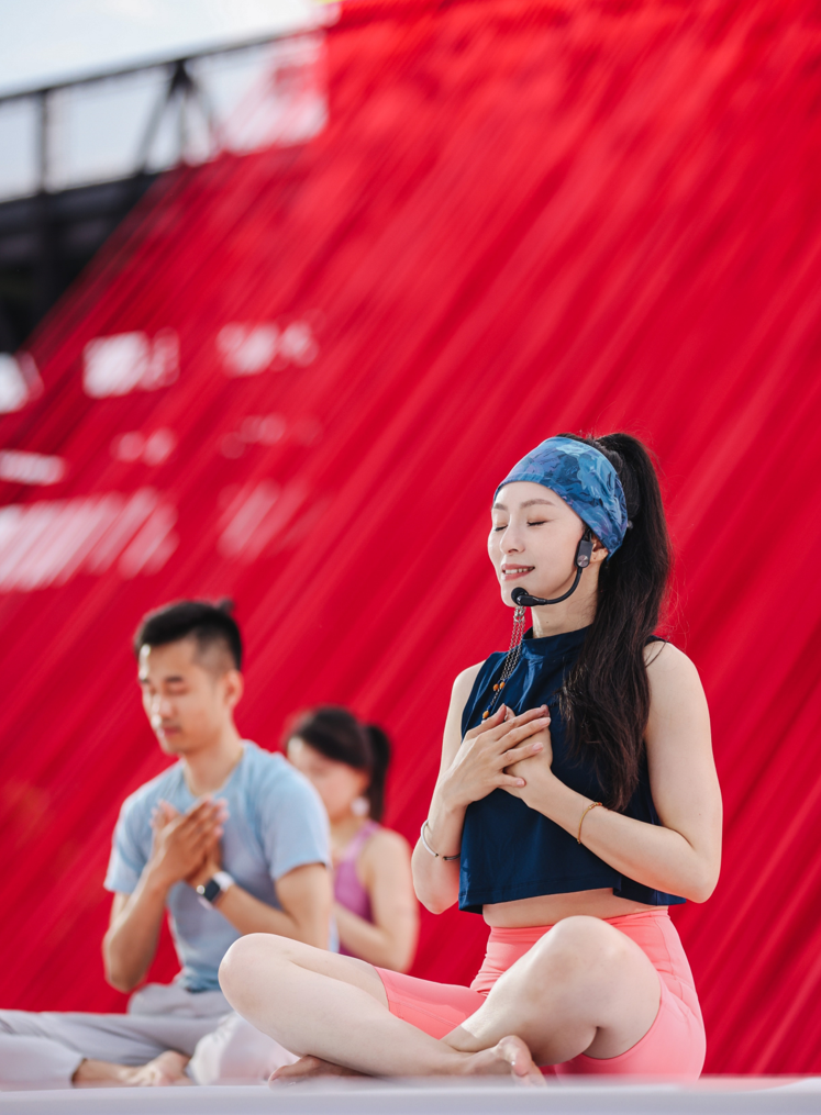 lululemon林敏喜欢把瑜伽和生活融在一起,她的生活理念是大道至简