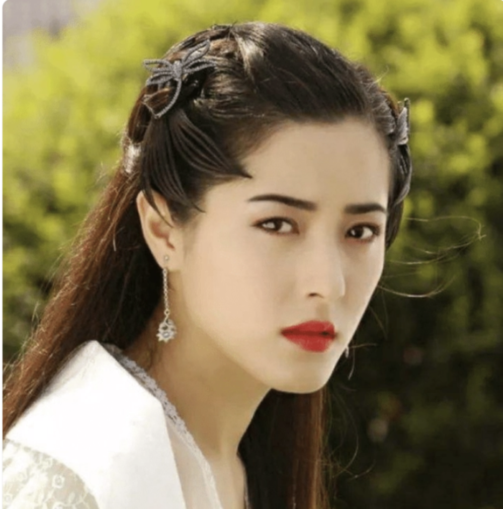 笑靥如花,把江华迷得一愣一愣的.曾黎的颜值,演技都相当给力.