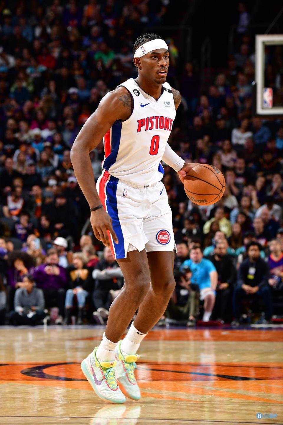 难挽败局杜伦复出10中5贡献13分13板