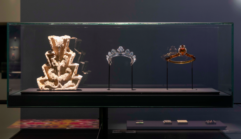 阿布扎比的卢浮宫分馆2月举办了"卡地亚与伊斯兰艺术"主题大展,多款