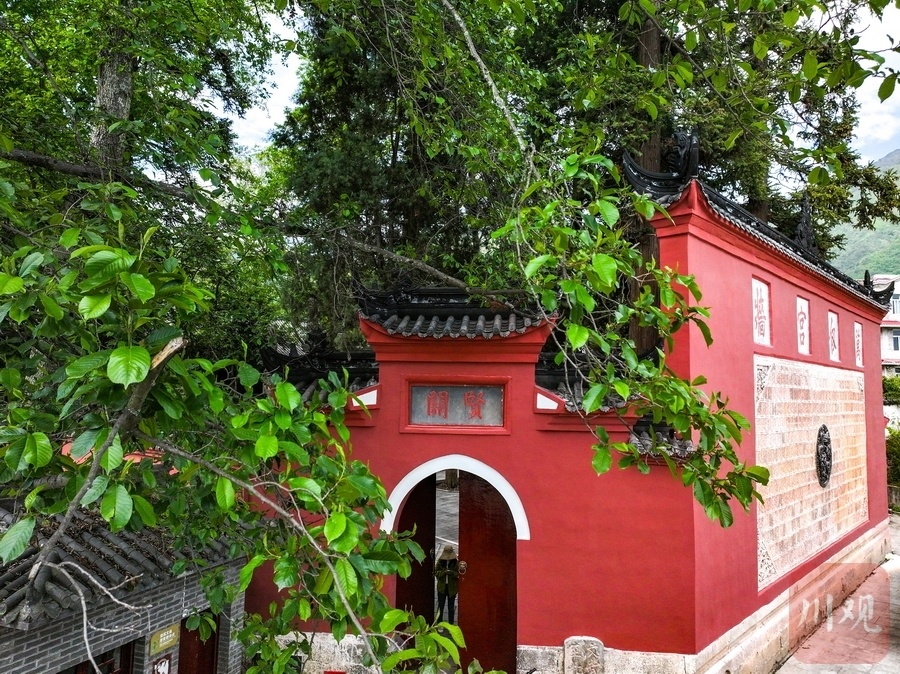 据了解,清溪文庙位于清溪古城东北隅,为汉源县花海果乡旅游区重要景点