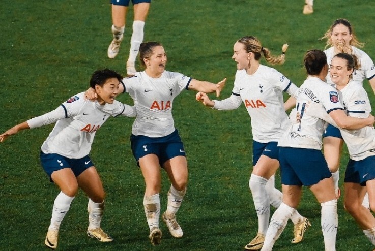 热刺女足晒照庆祝足总杯点球淘汰曼城王霜替补出战罚入点球