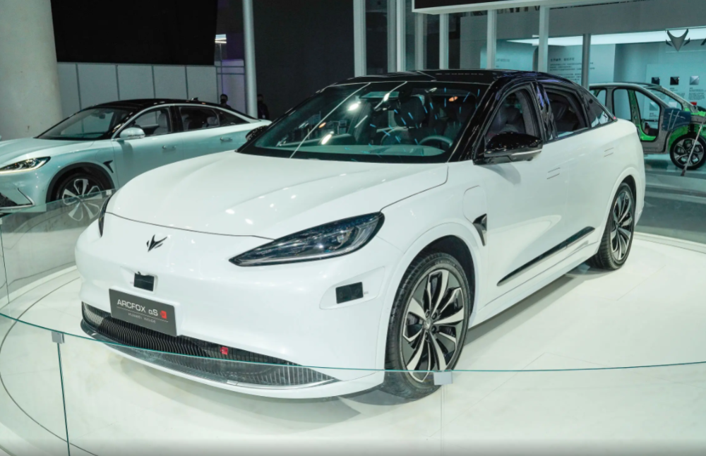 试驾体验极狐阿尔法s华为智驾系统赋能至高708km续航表现如何