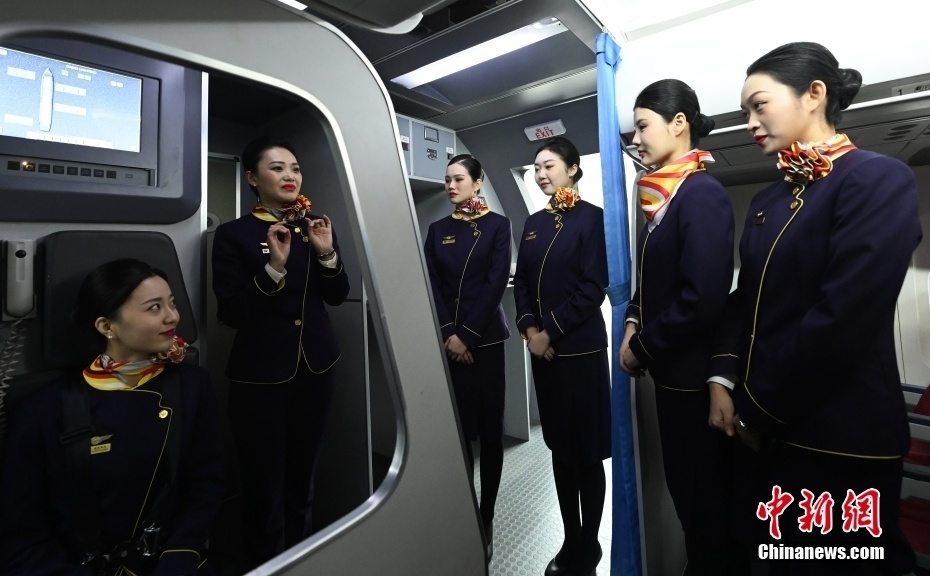 图片故事空姐首飞岗前培训从地面到空中的蜕变