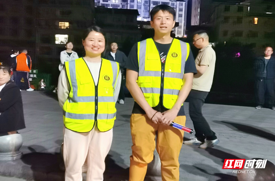 桑植一中:暖心护学岗 守护平安路