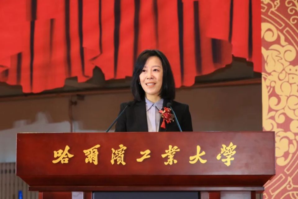 哈工大专属浪漫!送钻石的博士生集体婚礼来啦