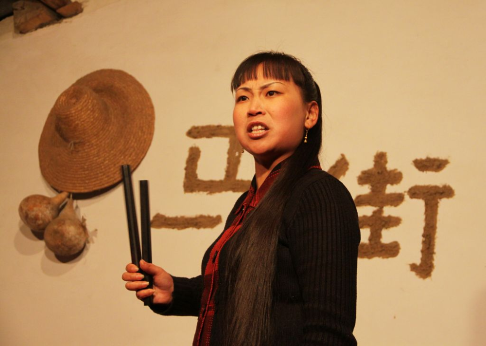 河南坠子名家的第二舞台直播吸粉百万打赏成新票房