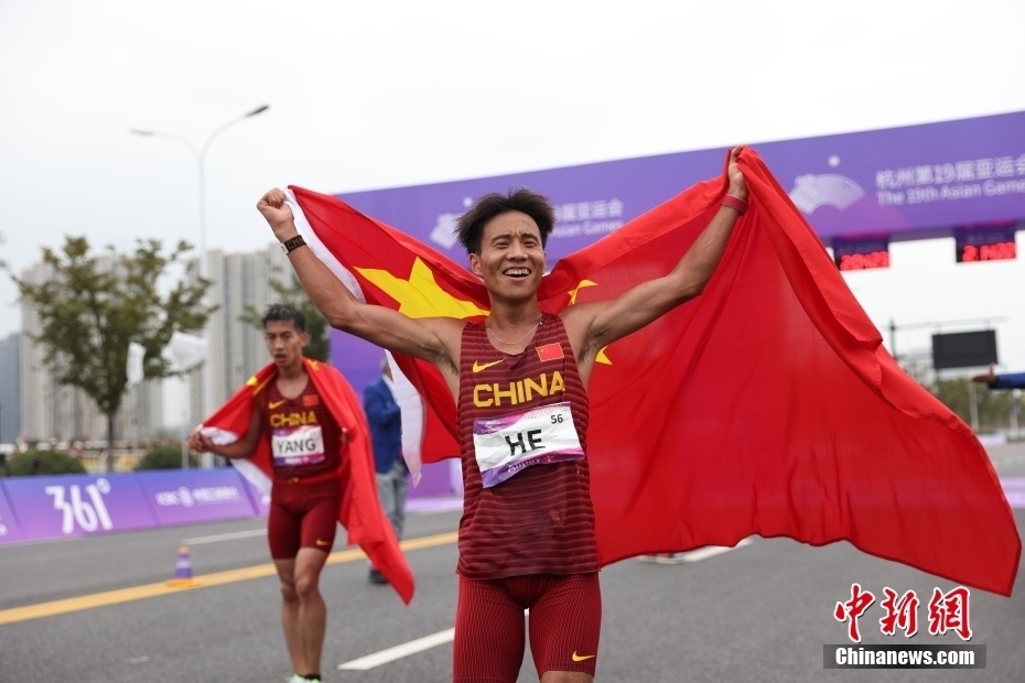 (杭州亚运会)中国选手何杰获得男子马拉松冠军