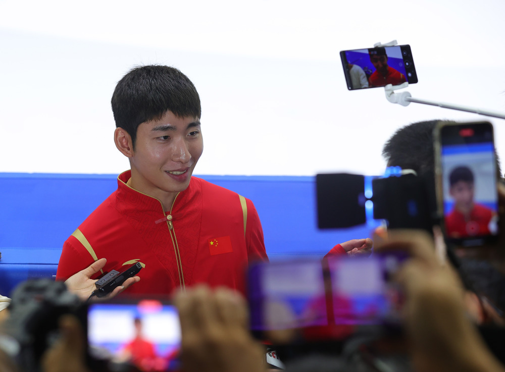 张晶有非常独特的地方,她特别喜欢和运动员沟通,当运动员有不懂的地方