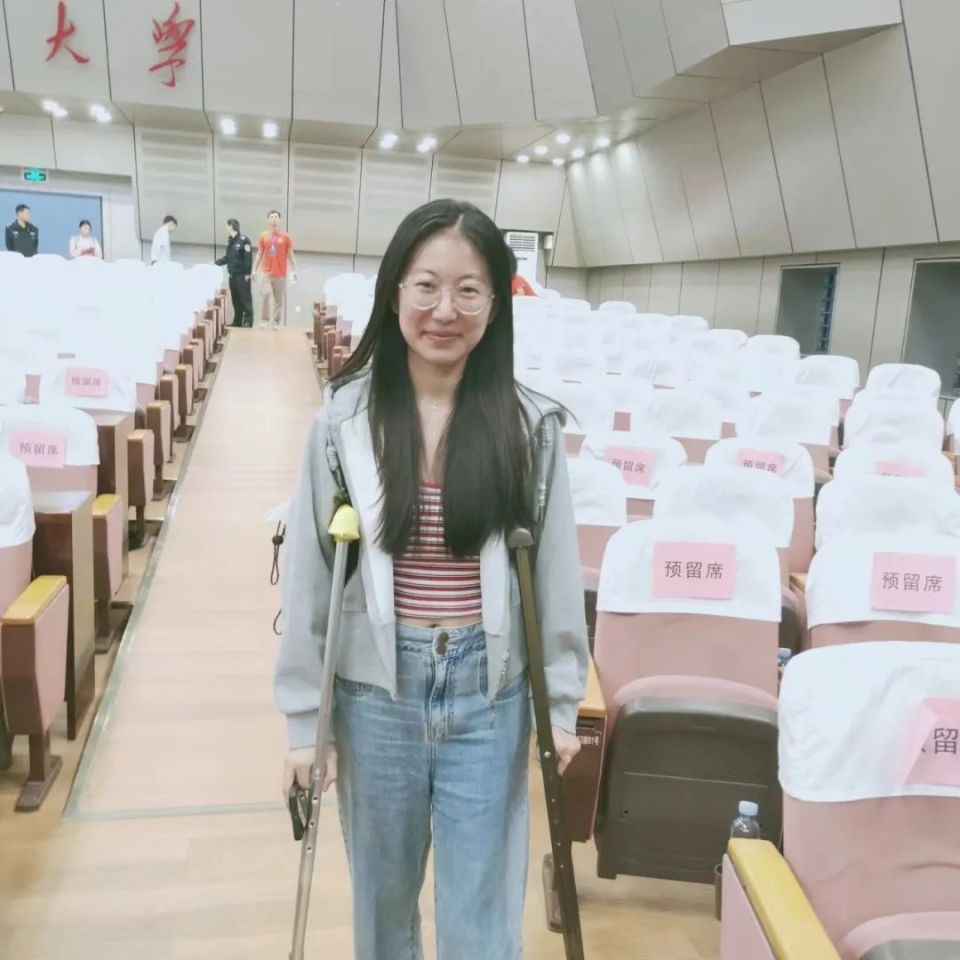 罗翔现身多所长沙高校,受聘为中南大学兼职教授