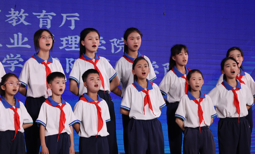 这群乡村中小学的孩子们用歌声唱响未来