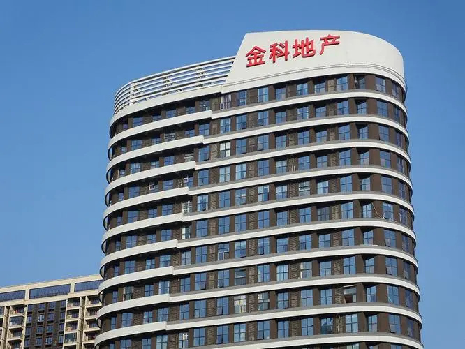 金科股份周达很懂老板心思 直接从区域总跃升为董事长 去年年薪220万