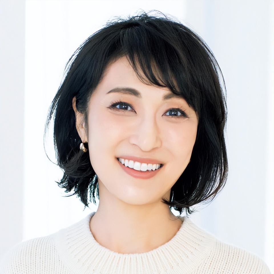 50岁妈妈用发型宠成"少女":看这16款鲍勃发型,显年轻很洋气