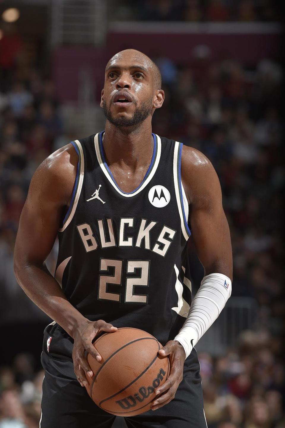 米德尔顿14中7&三分6中4贡献18分6板8助 正负值 31