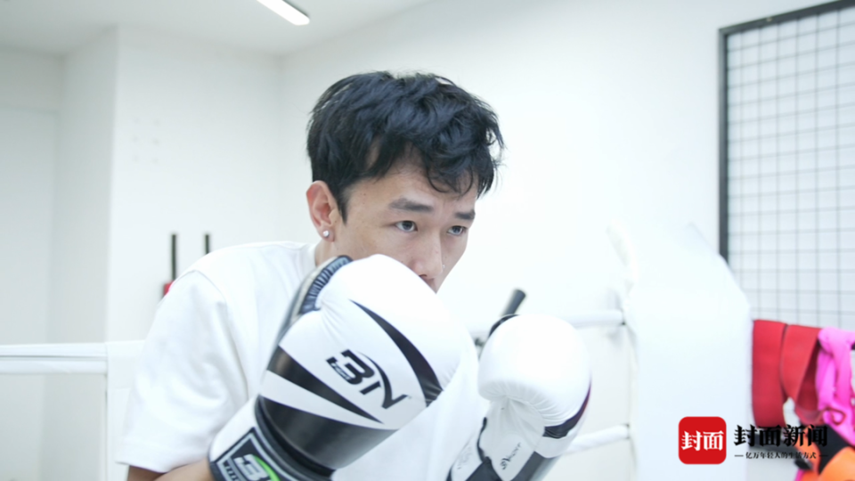 诺米新歌致敬雷军：人生本身就是淘汰赛，雷军也不是生下来就是雷老板_腾讯新闻