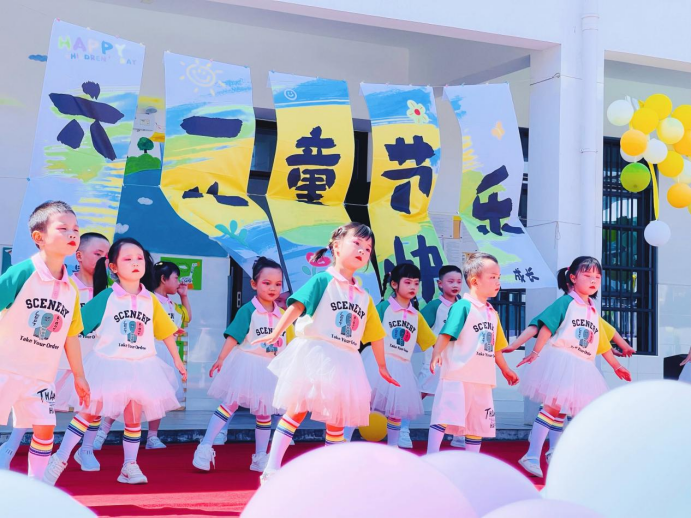 盛玉娣·▲"六一"国际儿童节来临之际,歙县育鸿学校的"心灵集市"