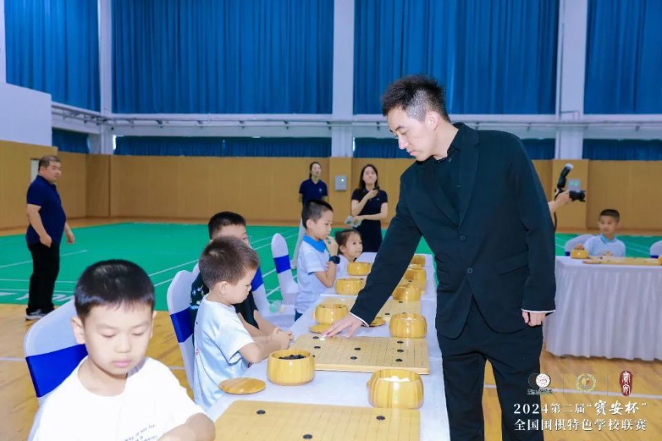 围棋少年"棋"聚宝安