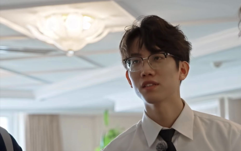 石明鑫人品碎一地！害林更新被淘汰却不敢承认，李雪琴一眼就看穿他…_腾讯新闻