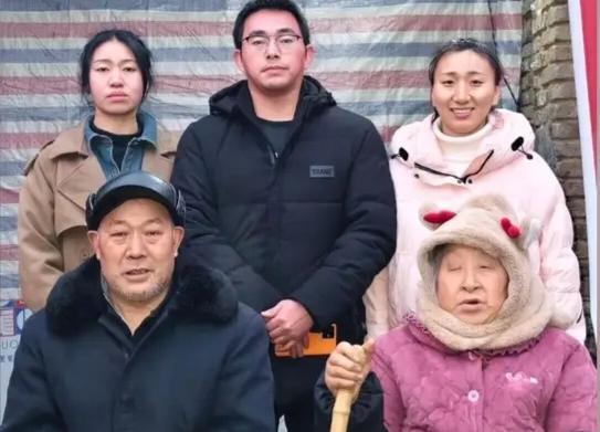 男子出生3个月被拐，母亲哭瞎右眼！34年后终回家