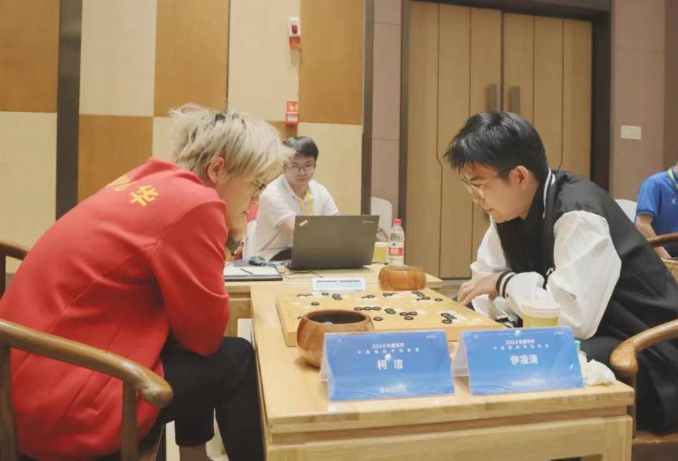 伊凌涛深圳队由八获世界冠军的柯洁九段领衔,另有韩国强援朴廷桓九段