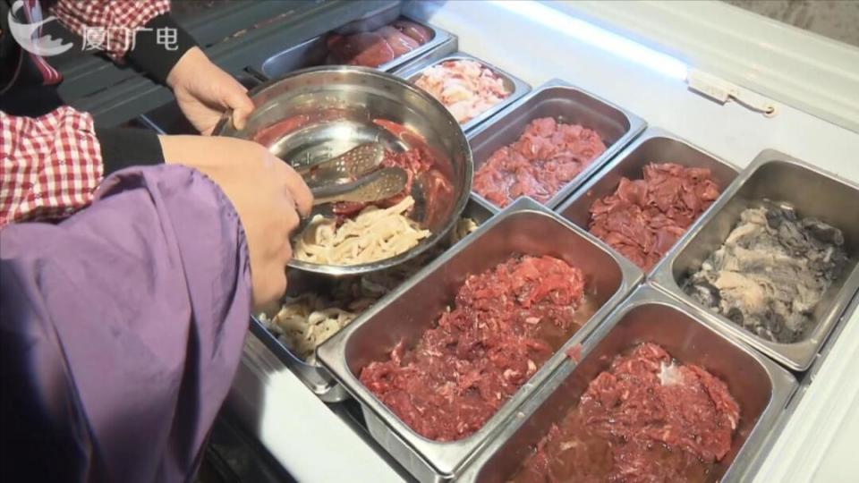 88元/两,晚餐2.68元/两,厦门"称重式快餐店"悄然流行_腾讯新闻