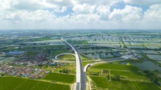 视觉兴化穿越水网的建兴高速