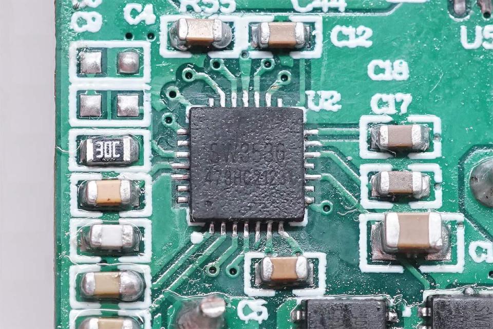 sw3536是一款高集成度的多快充协议双口充电芯片,支持usb-a usb-c双口