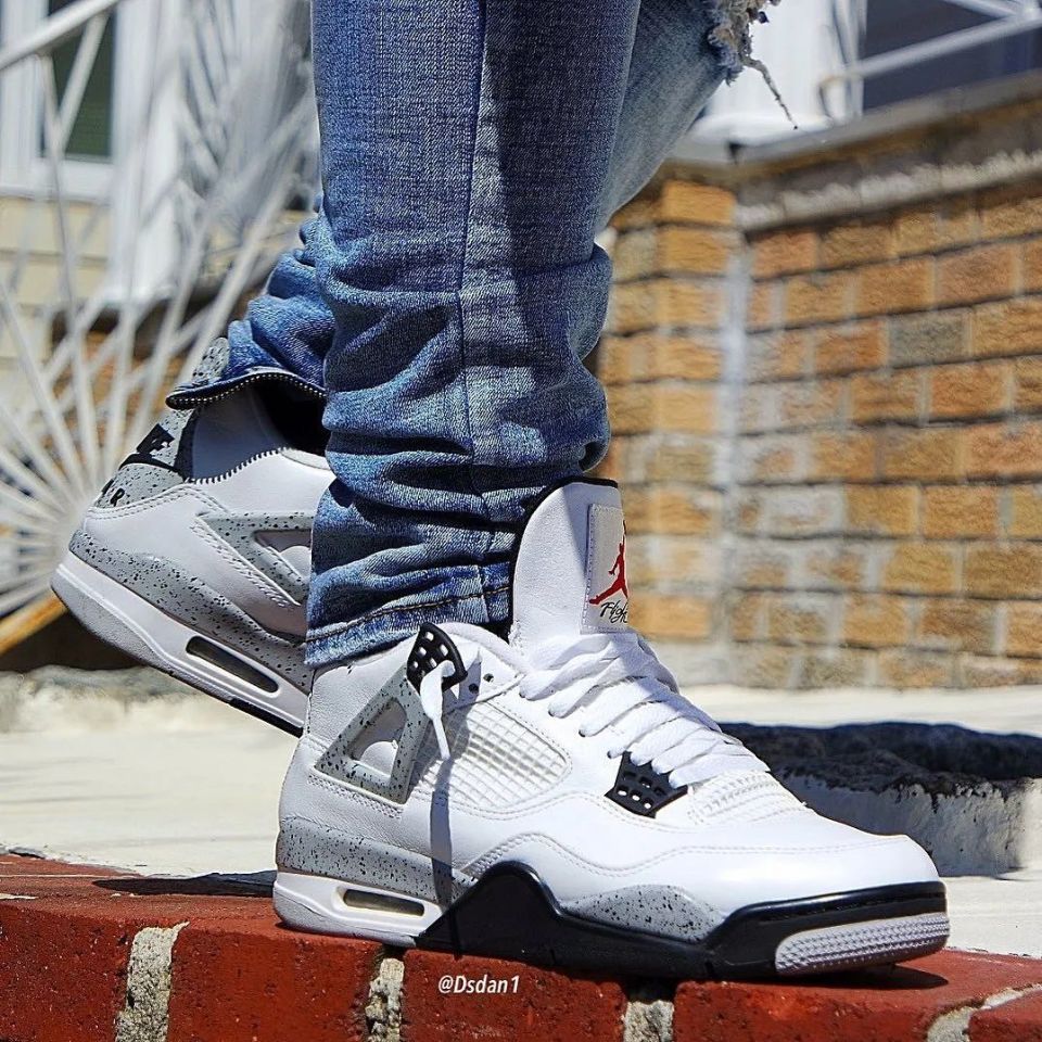 近期多个「aj4 人气配色」有涨有跌!涨的比跌的更离谱