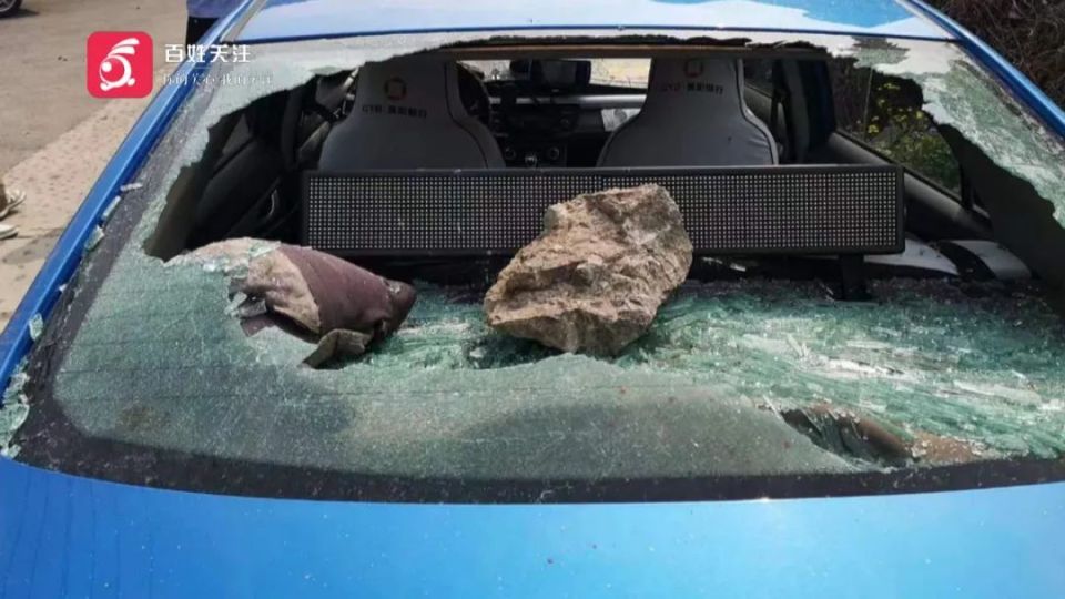 贵阳大哥车停家门口,车窗大灯被砸稀碎!嫌疑人抓住了!竟是因为.