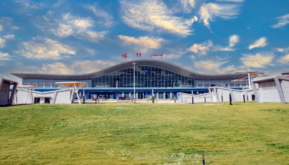 多样化的消费和产业发展需求,今年夏航季,喀什徕宁国际机场开通56条