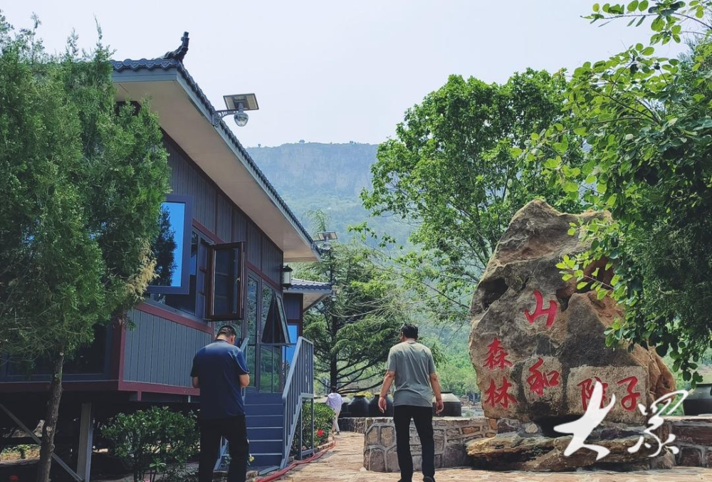 支部书记带头干,父老乡亲愈艰难愈向前!