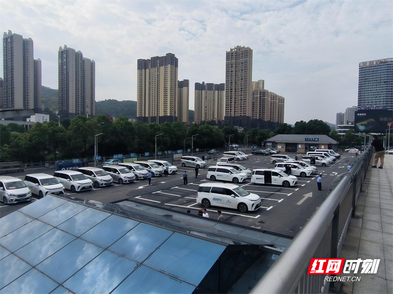 置换后,福城快车停车场位于郴州西站出站口正对面,距离出站口仅有二十