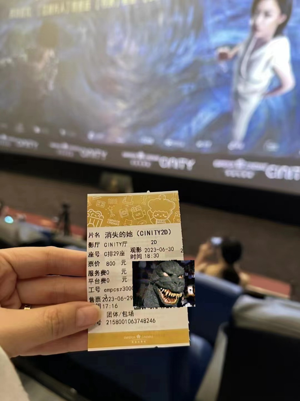 《消失的她》路演,朱一龙粉丝疯狂氪金,花上万元买一张电影票-腾讯