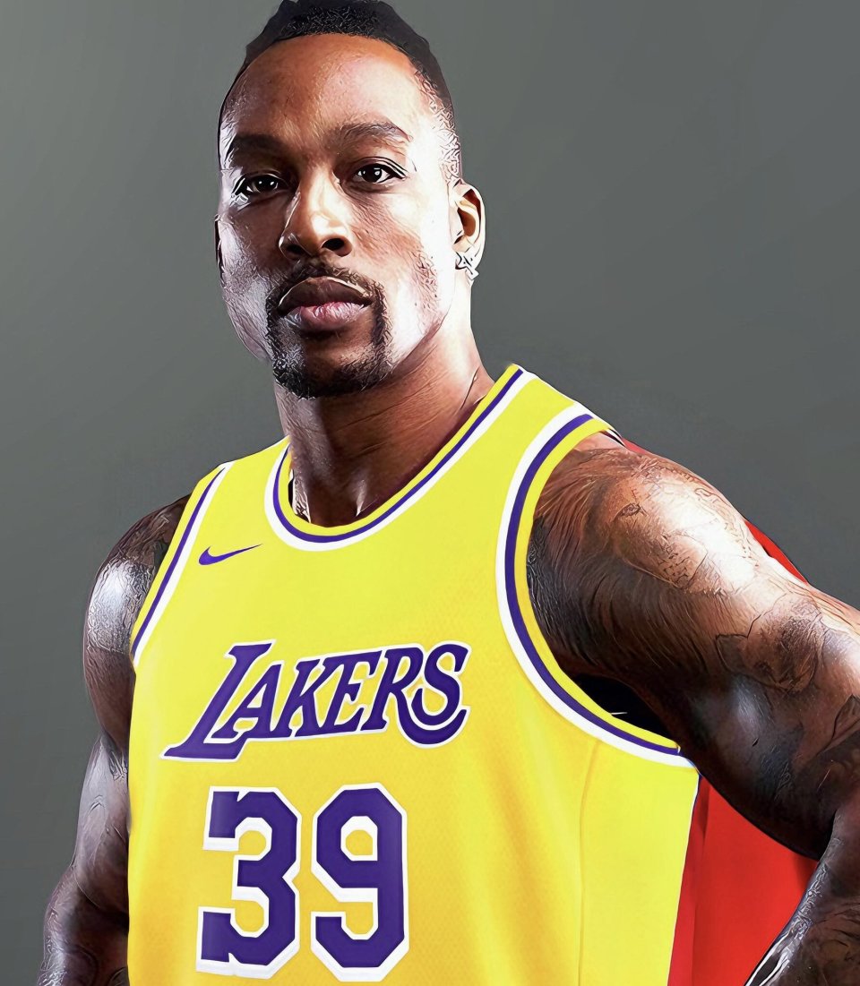 图都p好了!霍华德发推 晒身穿湖人39号球衣照