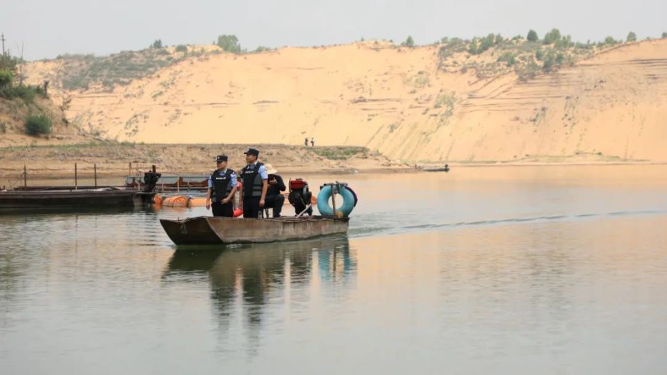 榆林横山王圪堵水库的藏蓝守护
