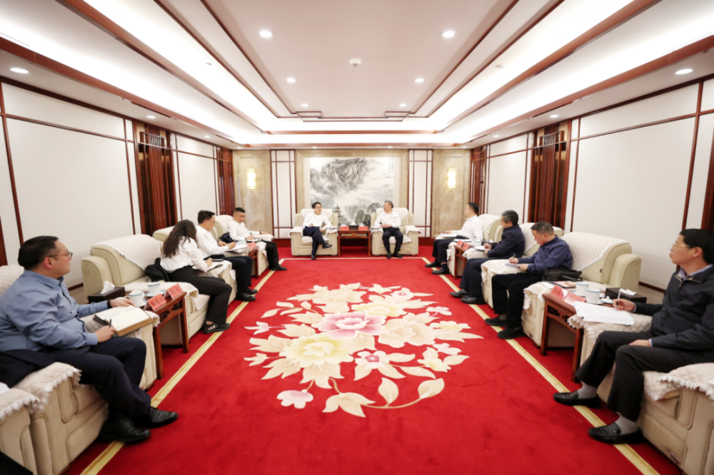 胡忠雄会见华西希望集团副董事长王德根一行_腾讯新闻