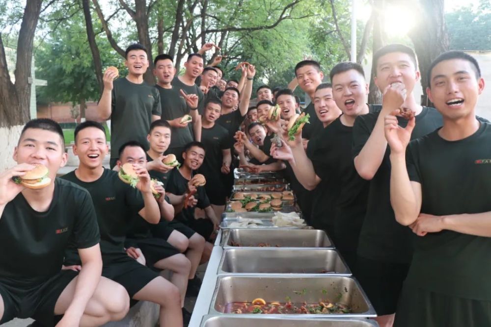 浓情端午,北京武警官兵乐享其"粽"_腾讯新闻