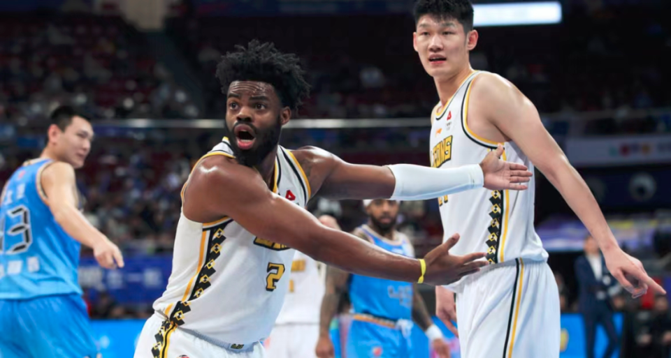 眼看新疆已经签下第4外援,广厦用这种外援去冲冠?_腾讯新闻