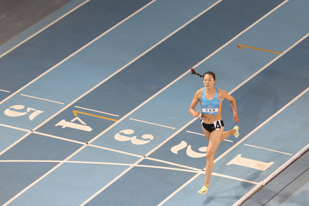 田径——全国室内田径大奖赛南京站:王春雨晋级女子800米决赛