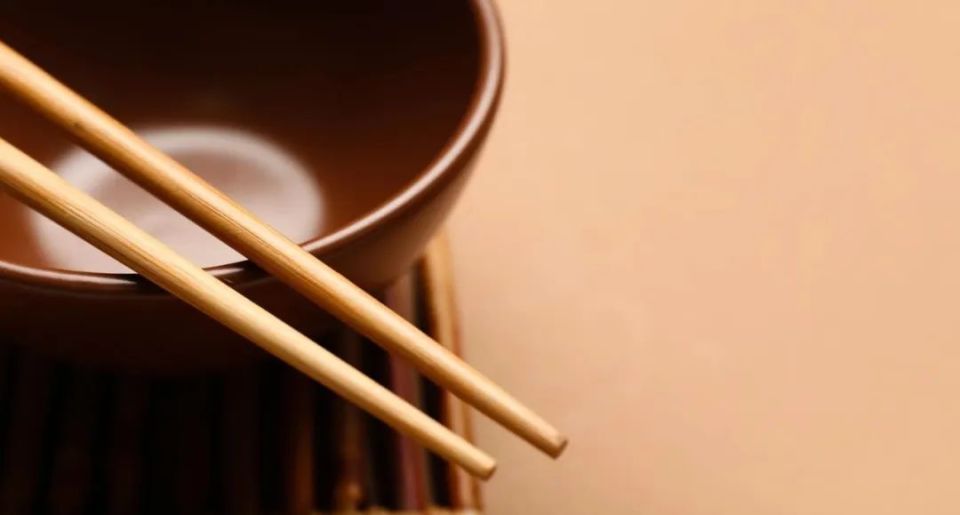 夏天筷子成霉菌重灾区！你知道一双筷子能有多脏吗？