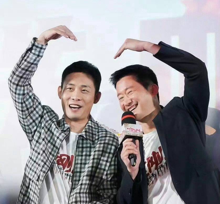 易烊千玺一年4部电影票房破100亿,吴京羡慕不已,成龙自愧不如_腾讯