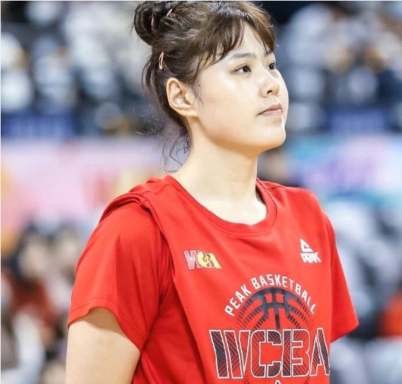 李月汝晒伤腿照被严实包裹 没大事就是疼 有点损伤休息几周_腾讯新闻