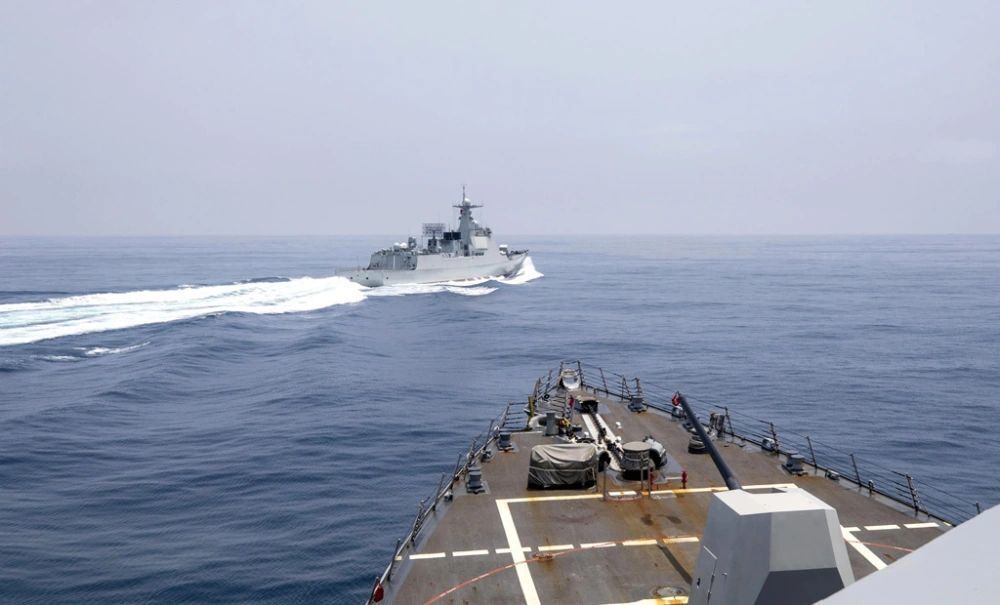 台海惊险一刻,中国军舰横切钟云号,双方最近之时不足150码_腾讯新闻