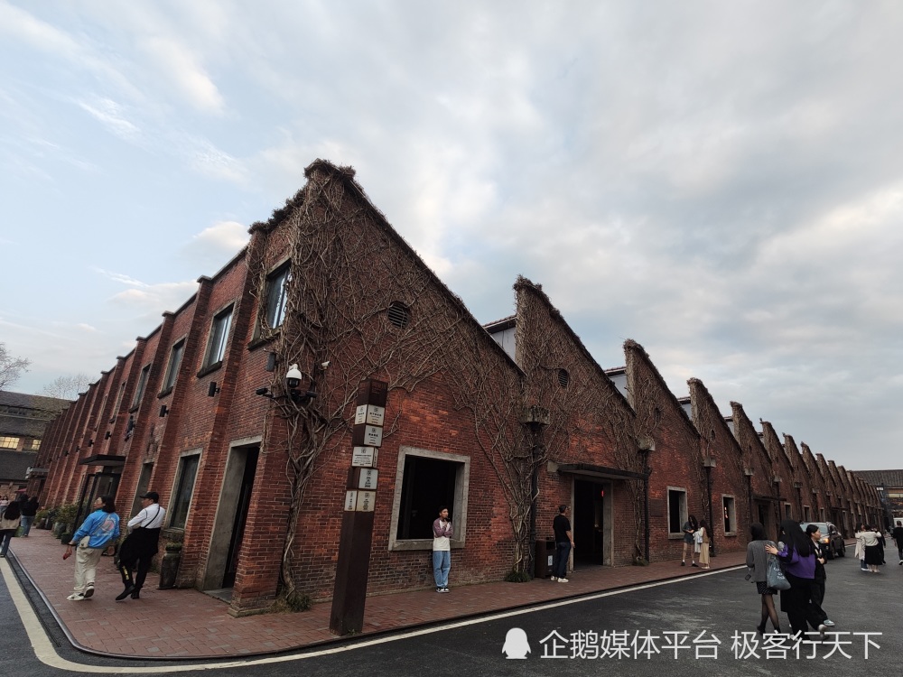 逛景德镇陶溪川,昔日破败的厂区,早已变身文创标杆_腾讯新闻
