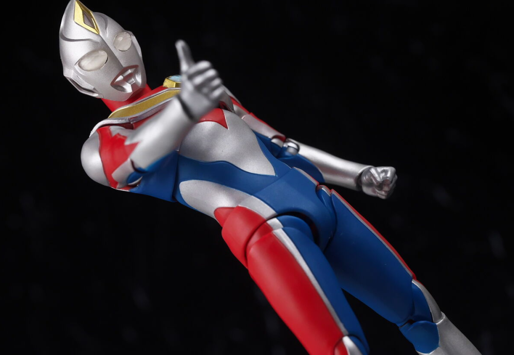 戴拿奥特曼真骨雕玩具实物测评权藤叔身材缩水了但造型很完美