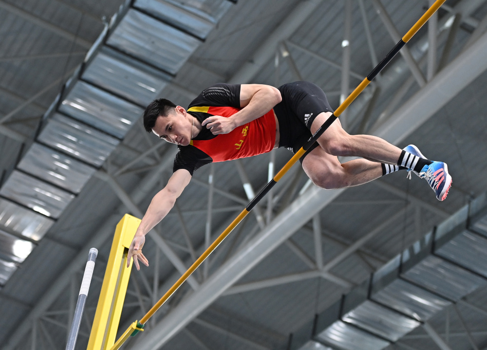 田径全国室内锦标赛钟涛获男子撑杆跳高冠军