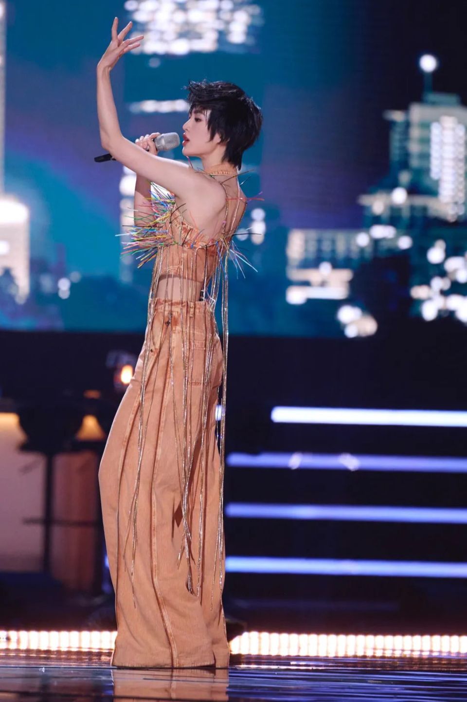 姚安娜|亮相双11惊喜夜,多面魅力点燃惊喜舞台-腾讯新闻