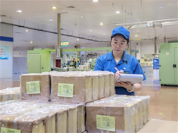 河南中烟南阳卷烟厂史一翔:谱青春华章  展巾帼风采