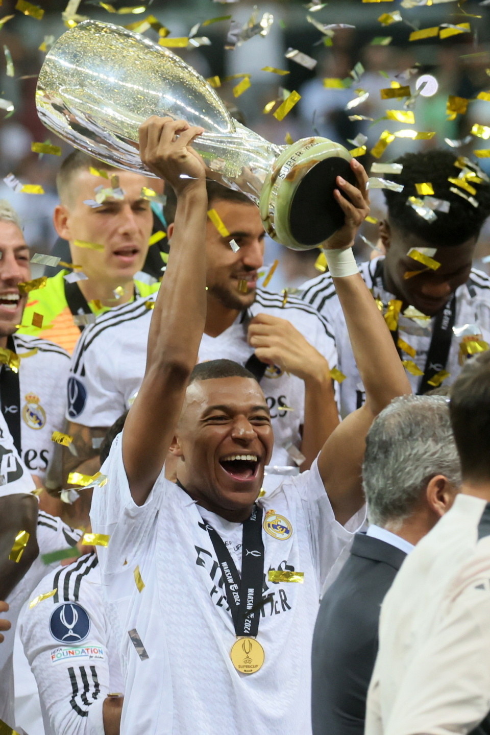 足球——欧洲超级杯:皇家马德里夺冠