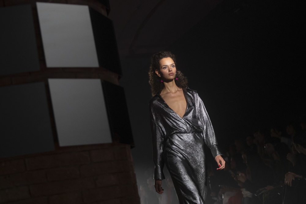 巴塞罗那080时装周掠影_腾讯新闻